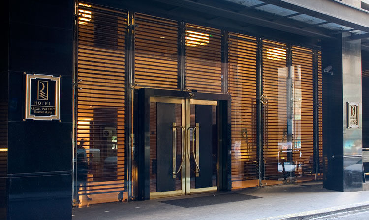 Regal Pacific Puerto Madero Hotell Buenos Aires Exteriör bild Entrance to the hotel