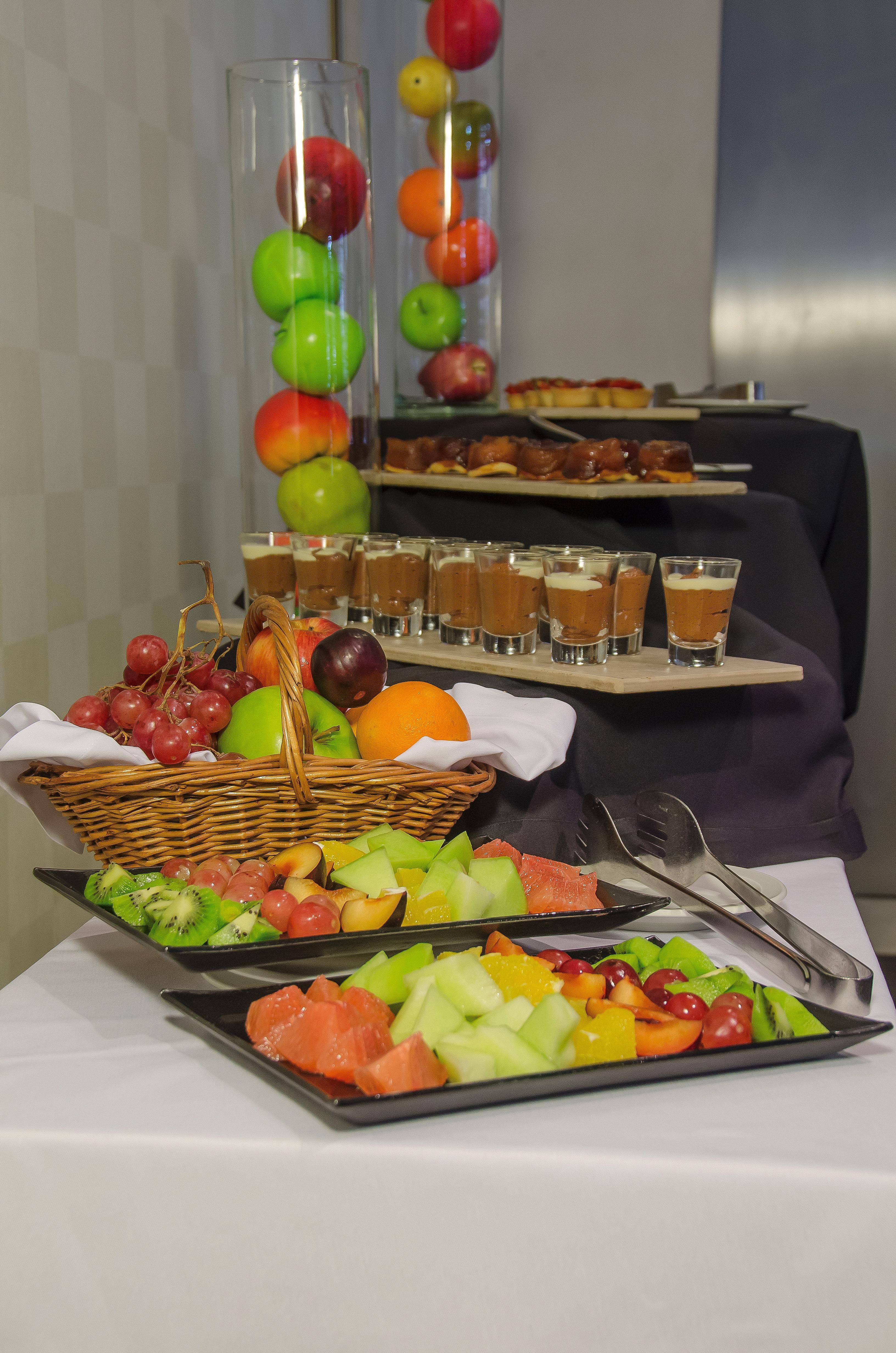 Regal Pacific Puerto Madero Hotell Buenos Aires Exteriör bild Fruit salad