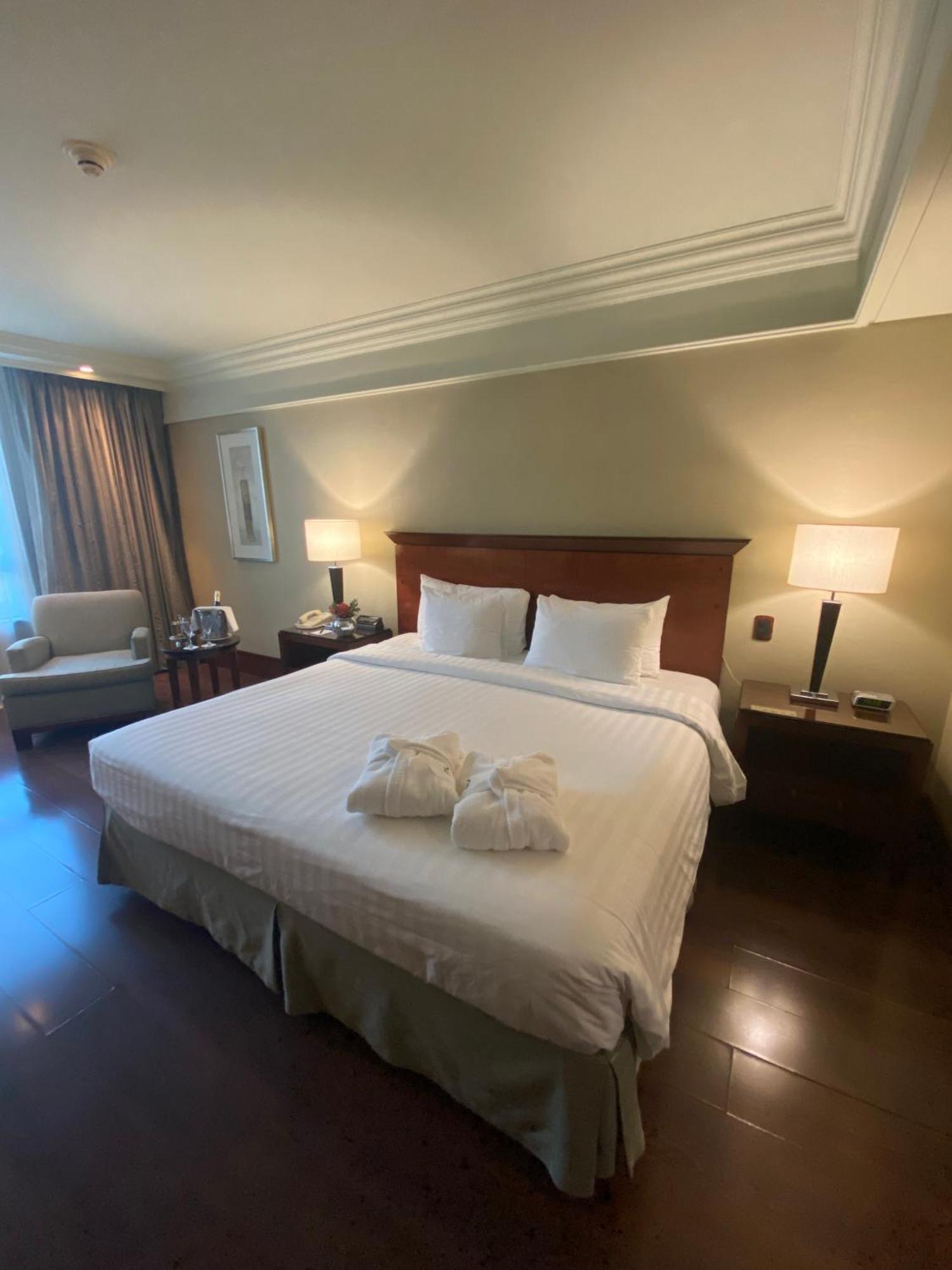 Regal Pacific Puerto Madero Hotell Buenos Aires Exteriör bild A room at the hotel