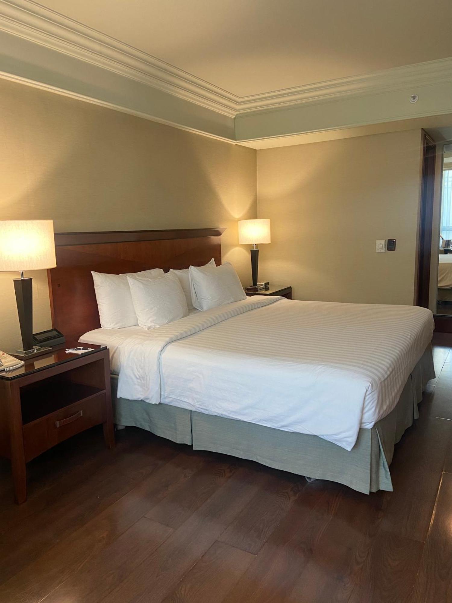 Regal Pacific Puerto Madero Hotell Buenos Aires Exteriör bild A guest room at the Hilton Garden Inn in San Francisco, California