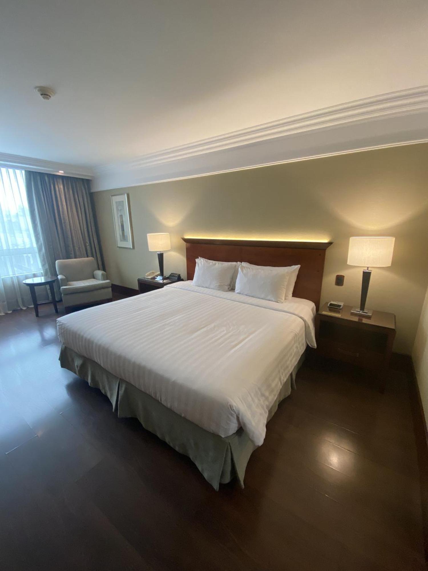 Regal Pacific Puerto Madero Hotell Buenos Aires Exteriör bild A room at the hotel
