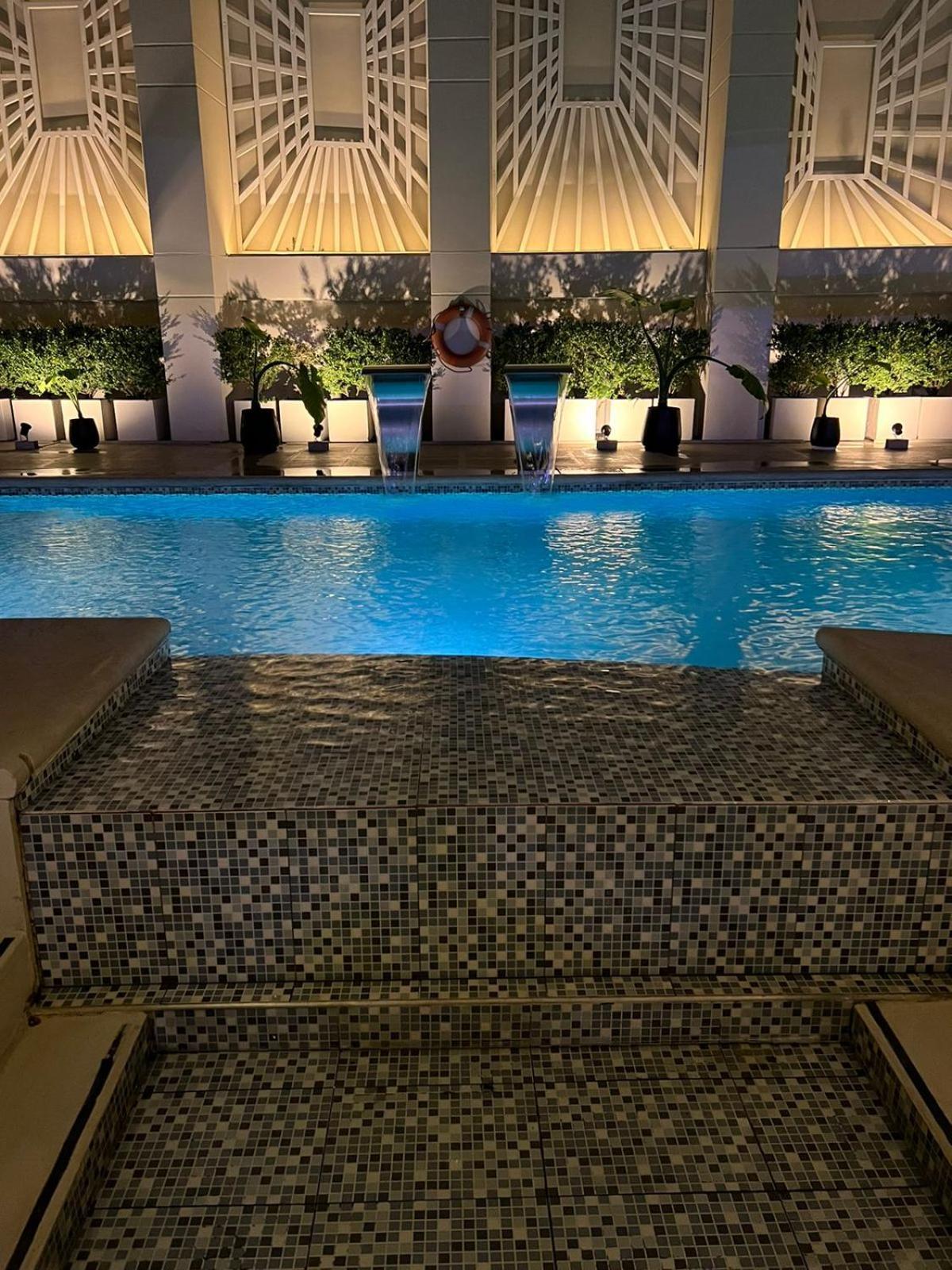 Regal Pacific Puerto Madero Hotell Buenos Aires Exteriör bild The pool at the hotel