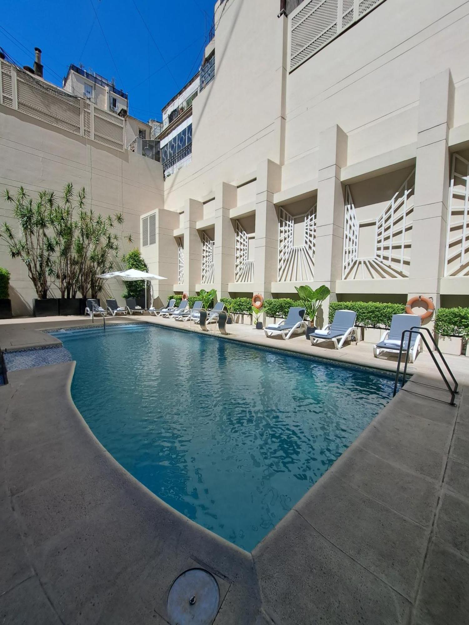 Regal Pacific Puerto Madero Hotell Buenos Aires Exteriör bild The pool at the hotel