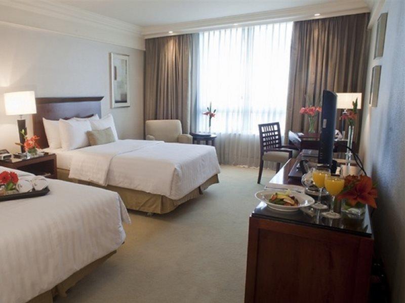 Regal Pacific Puerto Madero Hotell Buenos Aires Exteriör bild A room at the hotel