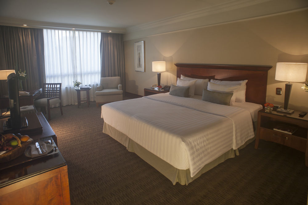 Regal Pacific Puerto Madero Hotell Buenos Aires Exteriör bild A room at the hotel